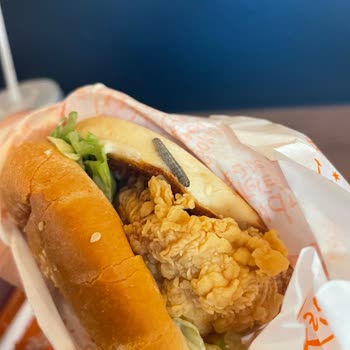 Popeyes'ten Aldığım Hamburgerde Tırtıl Çıkması Ve Hijyen Endişesi