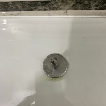 Seramiksan Klozet Kapağı İçin Yedek Menteşe Bulamıyorum, Çözüm Bekliyorum