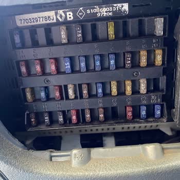 Renault Megane 1'de Kronik Su Tahliye Problemi Ve Yetersiz Destek