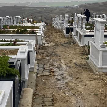 Mezarlık Yollarındaki Çamur Ve Erişilebilirlik Sorunu Çözülmüyor