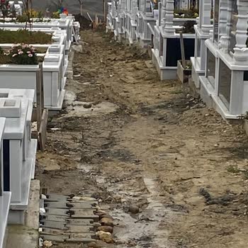 Büyükçekmece Mezarlığında Yollar Çamur Ziyaretler İmkansızlaşıyor
