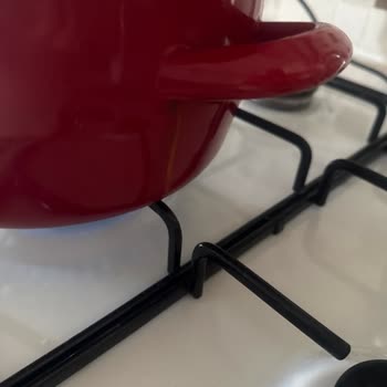 Kızartma Tenceresinin Kulp Deliğinden Yağ Ve Pas Sızıyor, Güvenlik Riski Oluştu