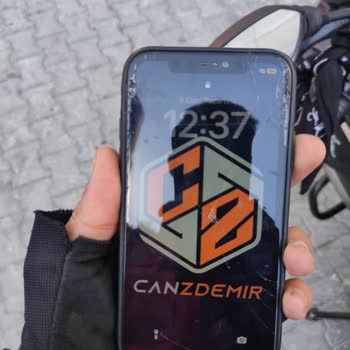 Telefon Tutacağı Kırıldı, Ciddi Maddi Zarar Oluştu!