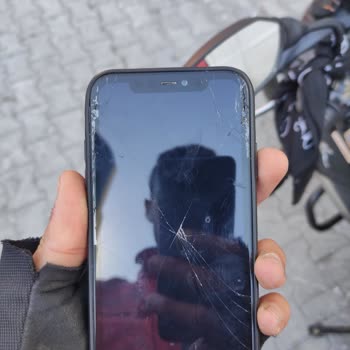 Telefon Tutacağı Kırıldı, Ciddi Maddi Zarar Oluştu!