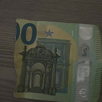ATM'de Yırtılan 100 Euro İçin 13 Gündür Çözüm Sunulmuyor, Mağduriyetim Giderilmiyor