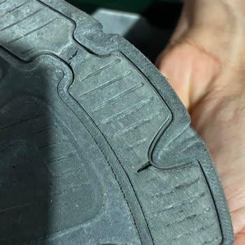 Garanti Süresi İçinde Aldığım Ayakkabının Tabanı Yırtıldı, Satıcıya Ulaşamıyorum