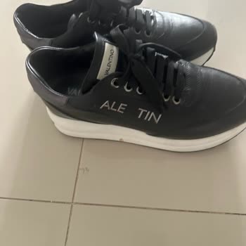 Valentino Ayakkabıda Harf Dökülmesi Ve Yetersiz Onarım Hayal Kırıklığı Yaşattı