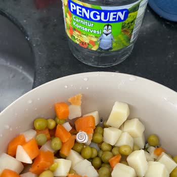 Penguen Garnitürden Salyangoz Kabuğu Çıktı, Markadan Yanıt Yok