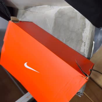 Ayakkabı Siparişim Yırtık Paket Ve Kullanılmış Ürünle Teslim Edildi