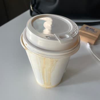 Siparişimdeki Kahveler Taşmış Ve Müşteri Hizmetlerinden Dönüş Alamadım