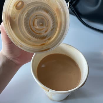 Siparişimdeki Kahveler Taşmış Ve Müşteri Hizmetlerinden Dönüş Alamadım