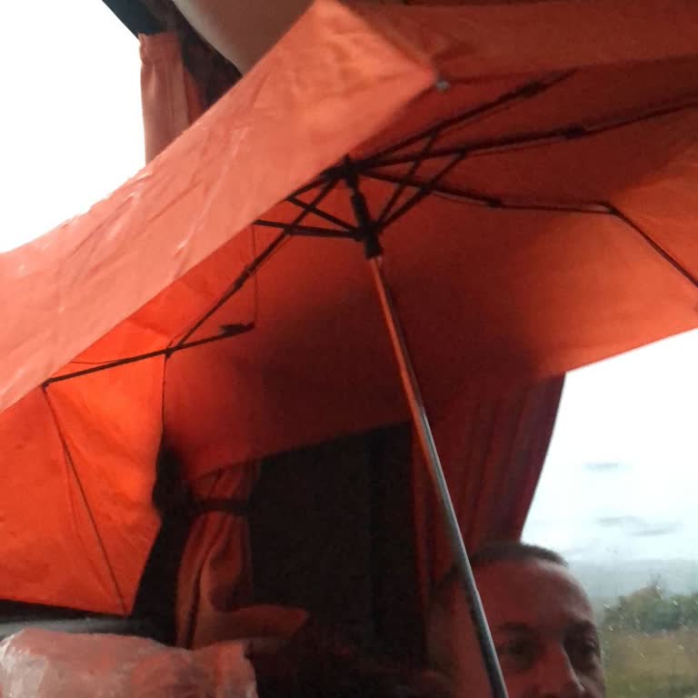 Yağmurlu Ve Aşırı Kalabalık Otobüsle Konforsuz Tur Deneyimi, Programda Eksiklik Ve Ücret İade Talebi