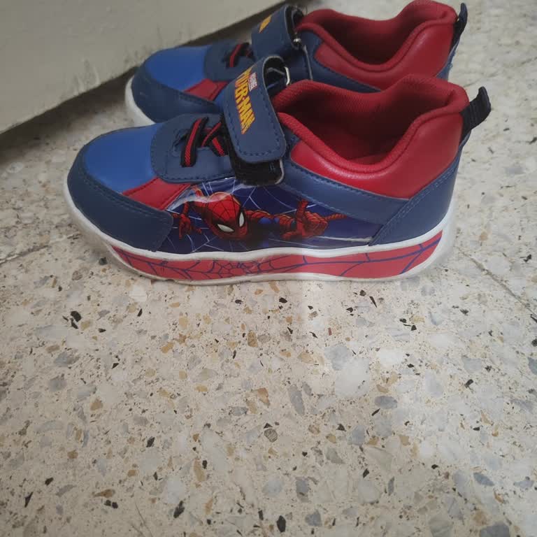 İki Haftada Bozulan Işıklı Ayakkabı İçin Değişim Talebim Reddedildi, Mağdurum