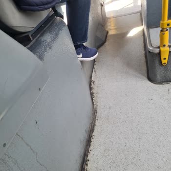 Bursa'da Pahalı Ve Hijyensiz Otobüslerde İlgisiz Şoförlerle Kötü Ulaşım Deneyimi