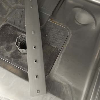 Garanti Kapsamındaki Bulaşık Makinesinde Paslanma Ve Ücretsiz Değişim Talebi