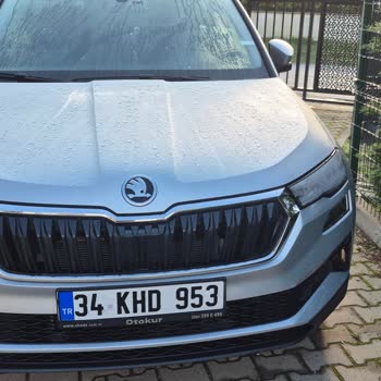 My 2024 Skoda Karoq Headlight Keeps Fogging Up, Service Says “It’s Normal”