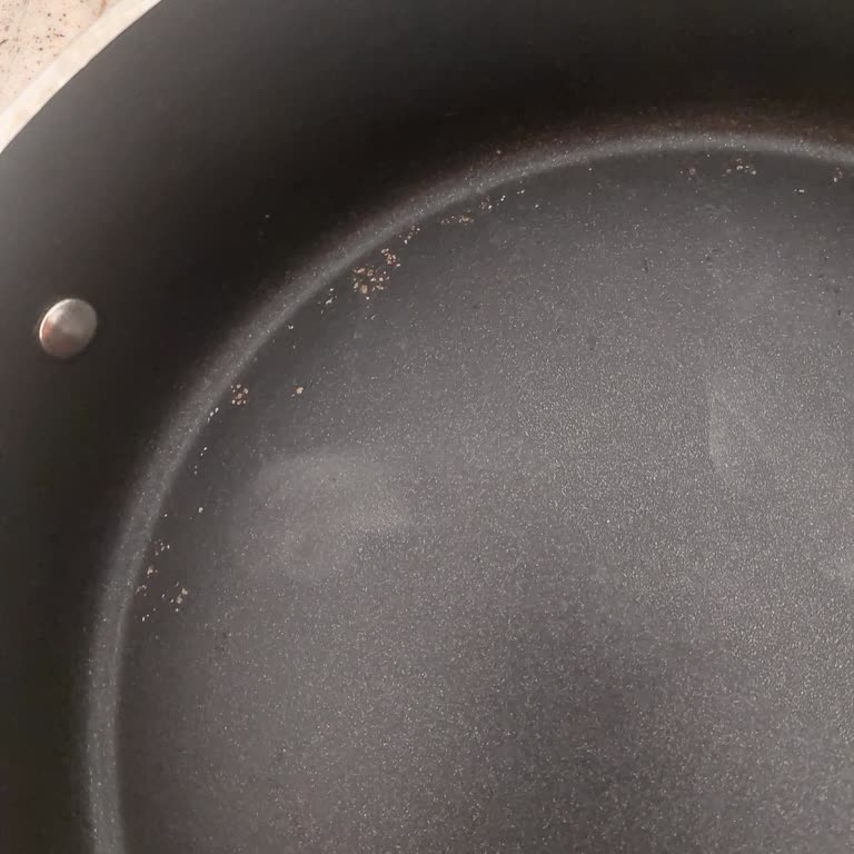 Madame Coco Nonstick Cookware Peeling After First Uses