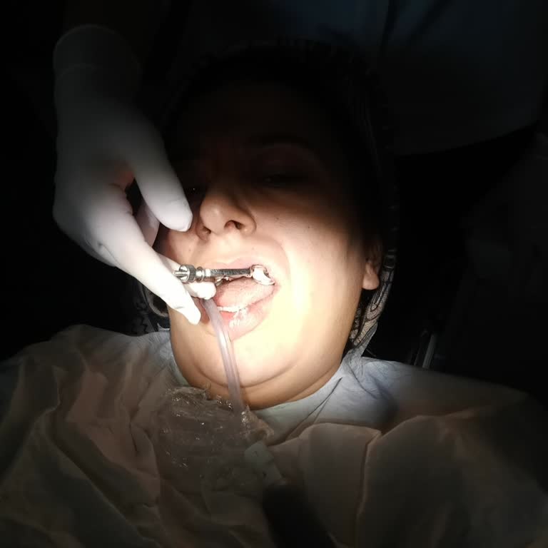 Diş Tedavisinde Eski Yöntemler Ve İlgisiz Yaklaşım Nedeniyle Mağduriyet