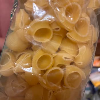 Son Kullanma Tarihi Geçmemiş Makarnada Kurt Ve Kelebek Şoku