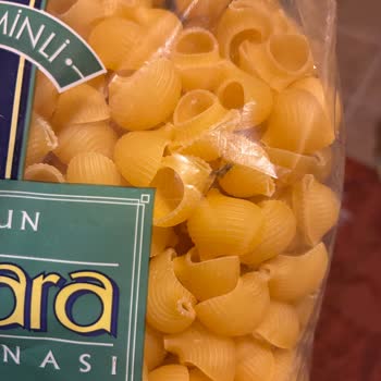 Son Kullanma Tarihi Geçmemiş Makarnada Kurt Ve Kelebek Şoku