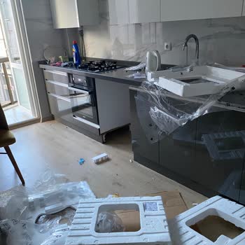 Yetkili Servis Çalışanının Evi Kirli Bırakması Ve Davlumbaz Kurulumunda Belirsizlik