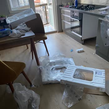 Yetkili Servis Çalışanının Evi Kirli Bırakması Ve Davlumbaz Kurulumunda Belirsizlik