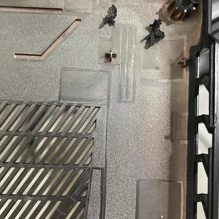 Monster Teknik Servisten Gelen Cihazda Kırık Vida Yuvaları Ve Eksik Bant Sorunu Yaşadım