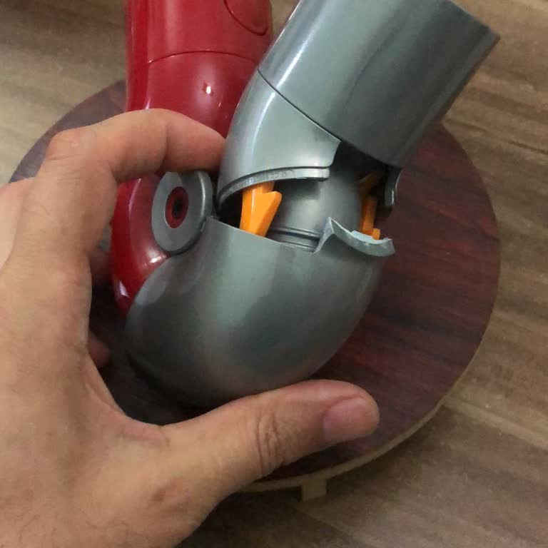 Dyson V15 Koltuk Altı Aparatı 11 Ayda Kırıldı, Garanti Dışı Denildi