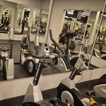 Açılışı Geciken Spor Salonunda Bozuk Aletler Ve İade Sorunu Mağduriyeti