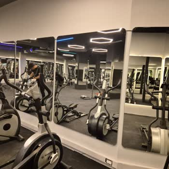 Açılışı Geciken Spor Salonunda Bozuk Aletler Ve İade Sorunu Mağduriyeti