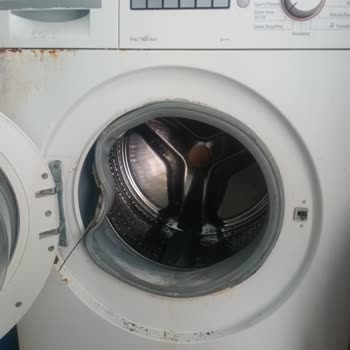 Bosch Çamaşır Makinesinde Erken Paslanma Ve Yetersiz Müşteri Desteği
