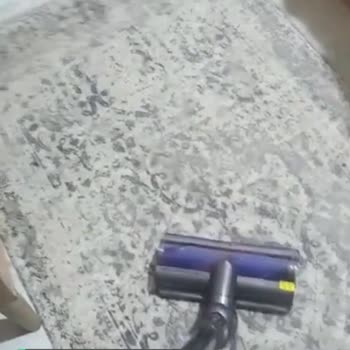 Dyson Halı Başlığı Dönmüyor Ve Elimi Çekince Cızırtılı Kapanıyor!
