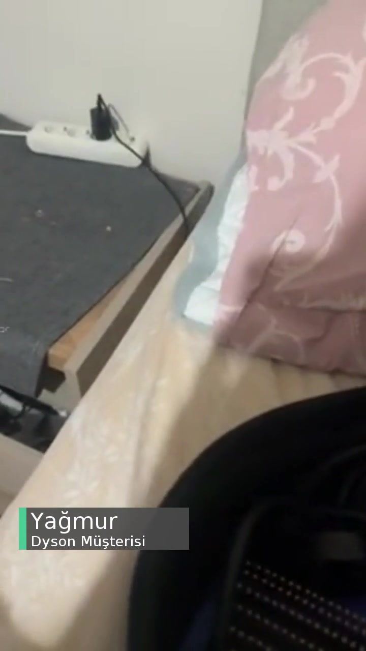 Dyson Elimde Patladı Fişe Takılı Biçimde videonun kapak resmi