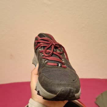 Columbia Ayakkabıda Hızlı Deformasyon Ve Çözüm Eksikliği