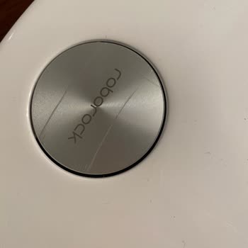 Roborock Yeni Alınan Robot Süpürgenin Üst Yüzeyinde Derin Çizikler Oluştu
