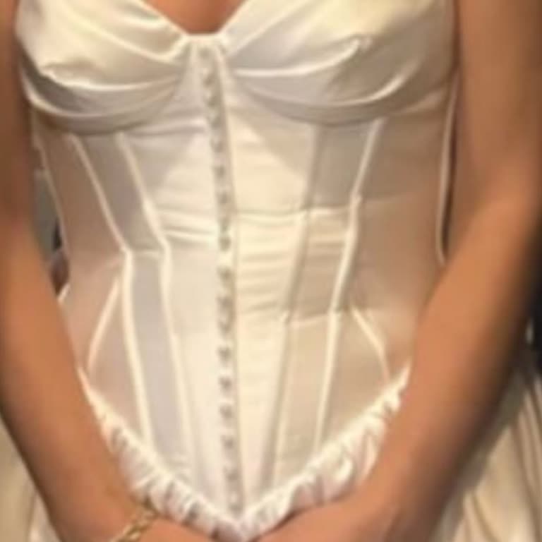 Düğünümde Hayal Kırıklığı: Gelinliğimde Korse Bölgesinde Deformasyon