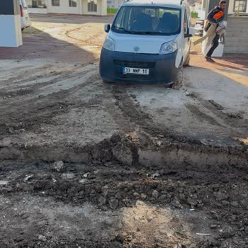 Ergani Aslan21 Sitesi'nde 2 Aydır Devam Eden Yol Mağduriyeti