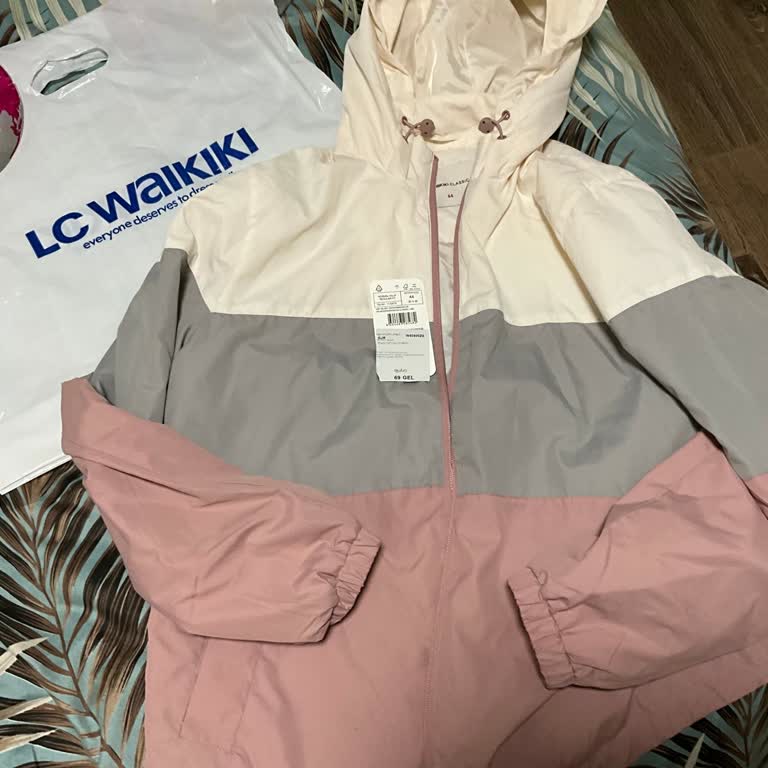 Yağmurluk Olarak Satılan Mont Su Geçirdi, İade Talebim Reddedildi