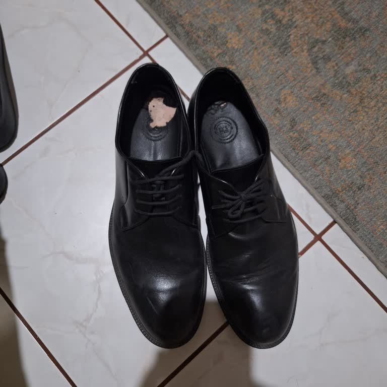 İki Kez Giyilen Ayakkabının İç Topuğu Kalktı Mağaza Kullanıcı Hatası Dedi