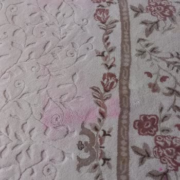 Süpürgenin Kırmızı Ucu Halımda Kalıcı Leke Bıraktı, Mağduriyetim Giderilmiyor