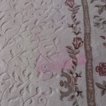 Süpürgenin Kırmızı Ucu Halımda Kalıcı Leke Bıraktı, Mağduriyetim Giderilmiyor