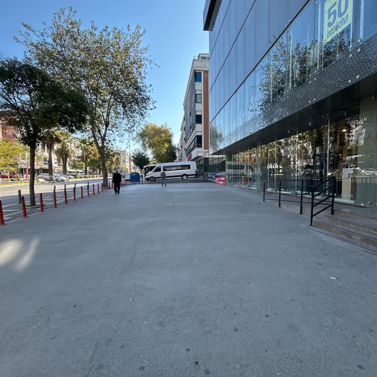 Koton Buca Mağazasında Personel Davranışları Ve Açılış Saatleriyle İlgili Sorunlar