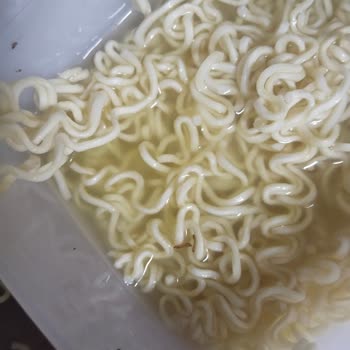 İndomie Noodle İçinden Kurt Çıkması: Sağlık Ve Hijyen Skandalı