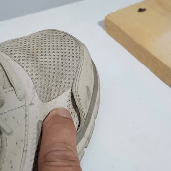 Aynı Modelde Farklı Sonuç: Krem Rengi Ayakkabıda Dikiş Problemi Ve Garanti Reddi