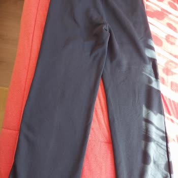 Yeni Alınan Eşofman Altının İlk Yıkamada Renginin Solması