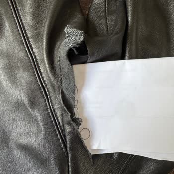 Kısa Sürede Yırtılan Deri Ceket İçin Değişim Ve Ücretsiz Tamir Talebim Reddedildi