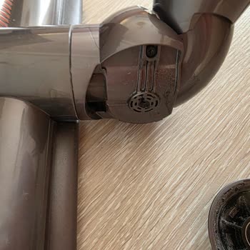 Dyson V15 Süpürge Tekerleği Aniden Çıktı, Müşteri Hizmetlerine Ulaşamıyorum