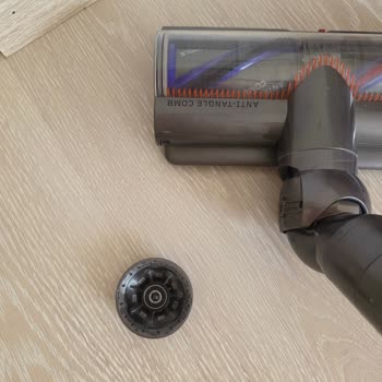 Dyson V15 Süpürge Tekerleği Aniden Çıktı, Müşteri Hizmetlerine Ulaşamıyorum