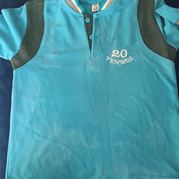 Vanish Oxi Action Leke Çıkarıcı, Okul Formasında Kalıcı Leke Ve Renk Değişimi Oluşturdu