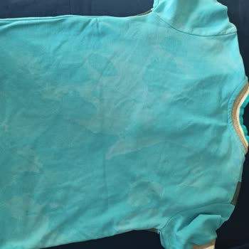 Vanish Oxi Action Leke Çıkarıcı, Okul Formasında Kalıcı Leke Ve Renk Değişimi Oluşturdu